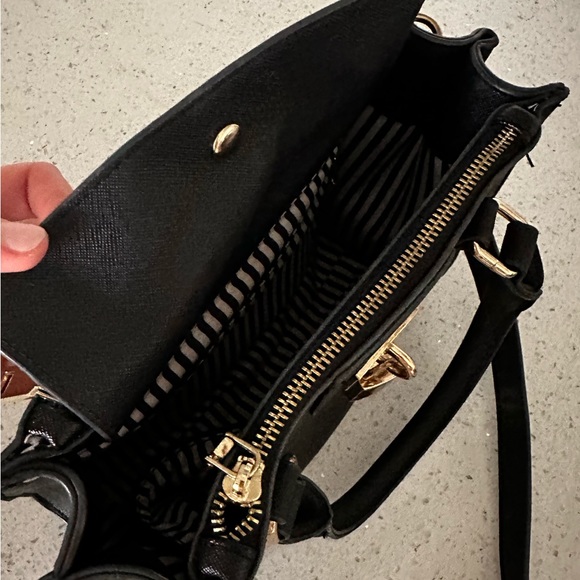 Black leather purse with gold detailing perfect condition striped interior - Picture 4 of 5